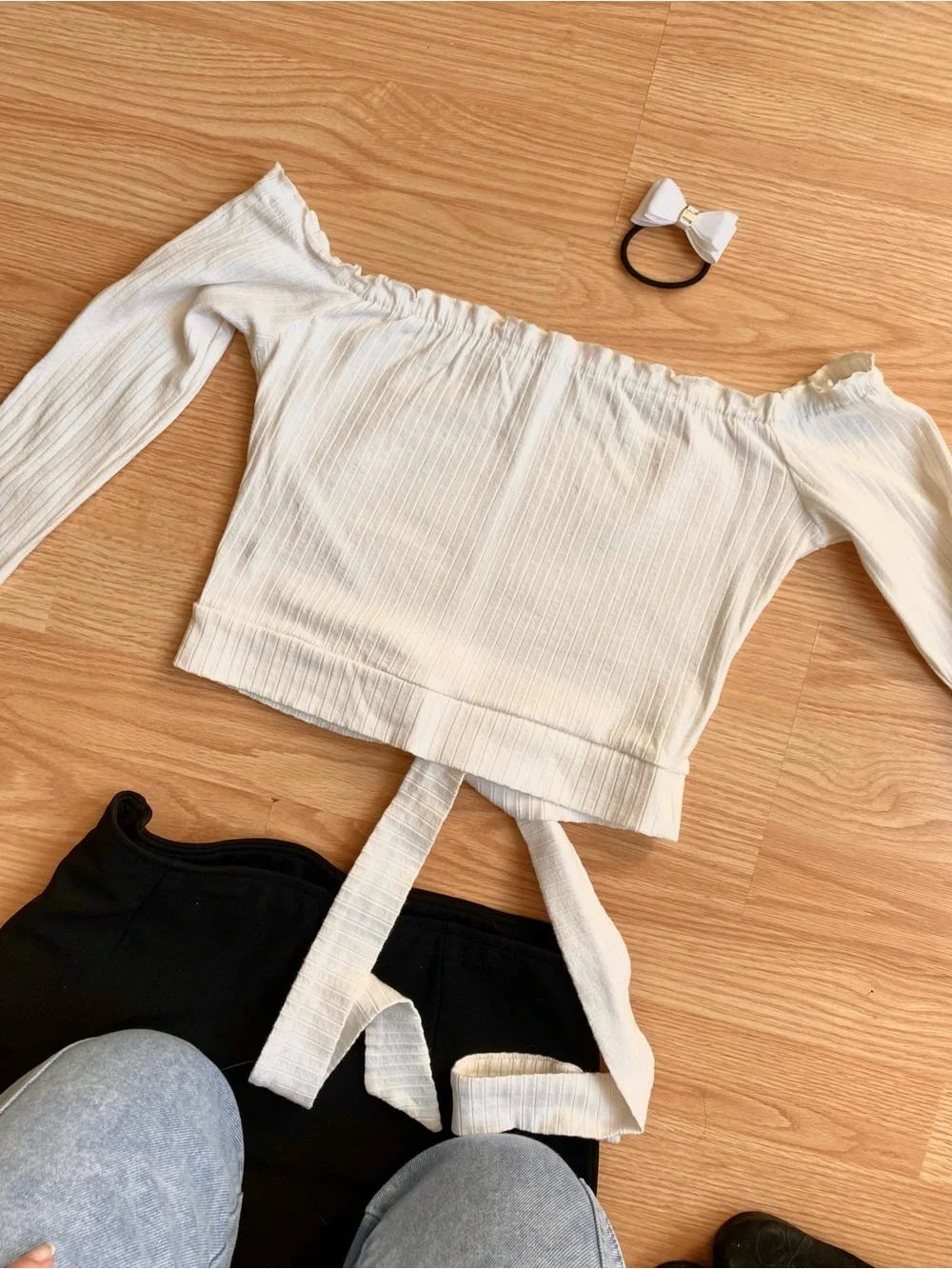 Cropped Off-Shoulder Tie-Front White Top - Picture 5 of 6